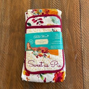 The Pioneer Woman 3 piece Willow Kitchen Apron Gift Set Sweet as Pie